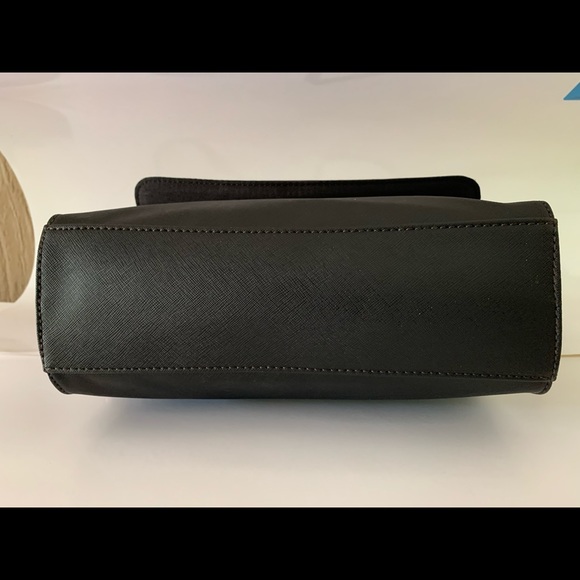 LC Liza Claiborne Black Liza Floral on Gold Tone Background Crossbody Purse - Picture 7 of 12